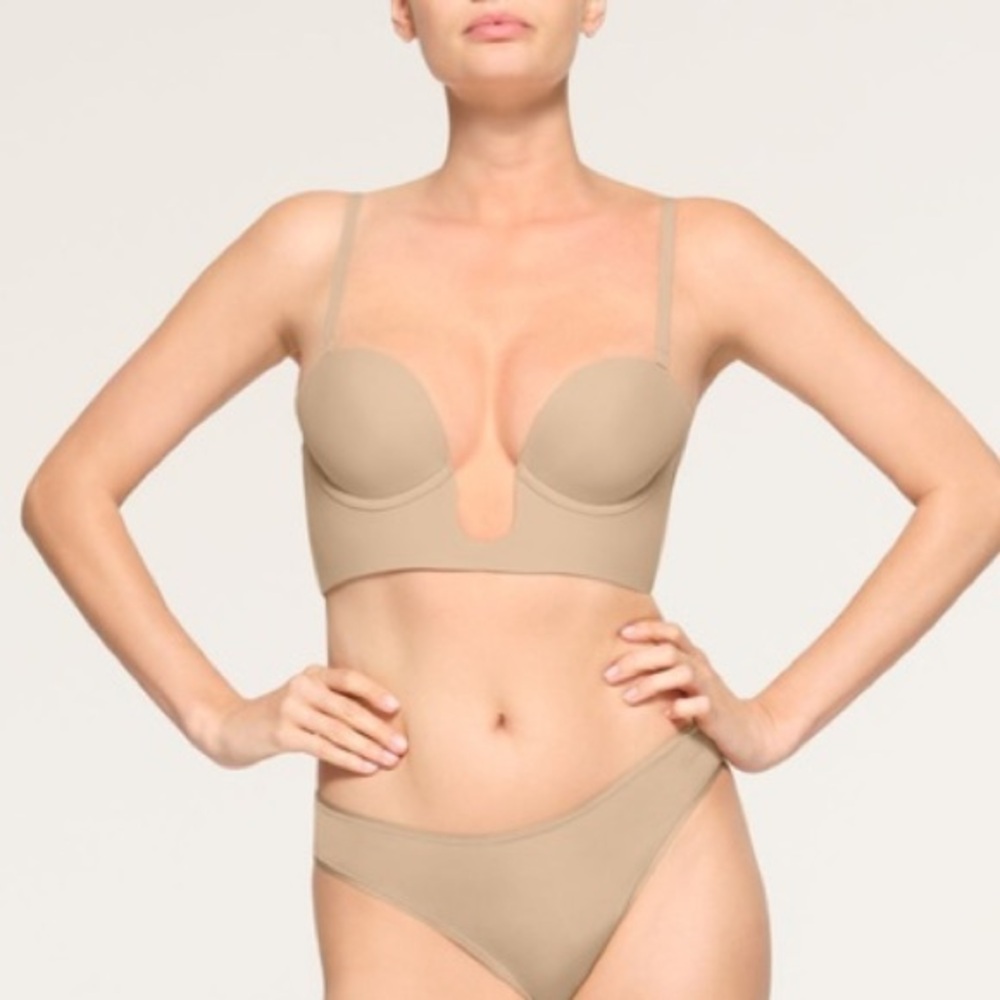 SKIMS Deep Plunge Shapewear Plunge Bra in Clay NWT